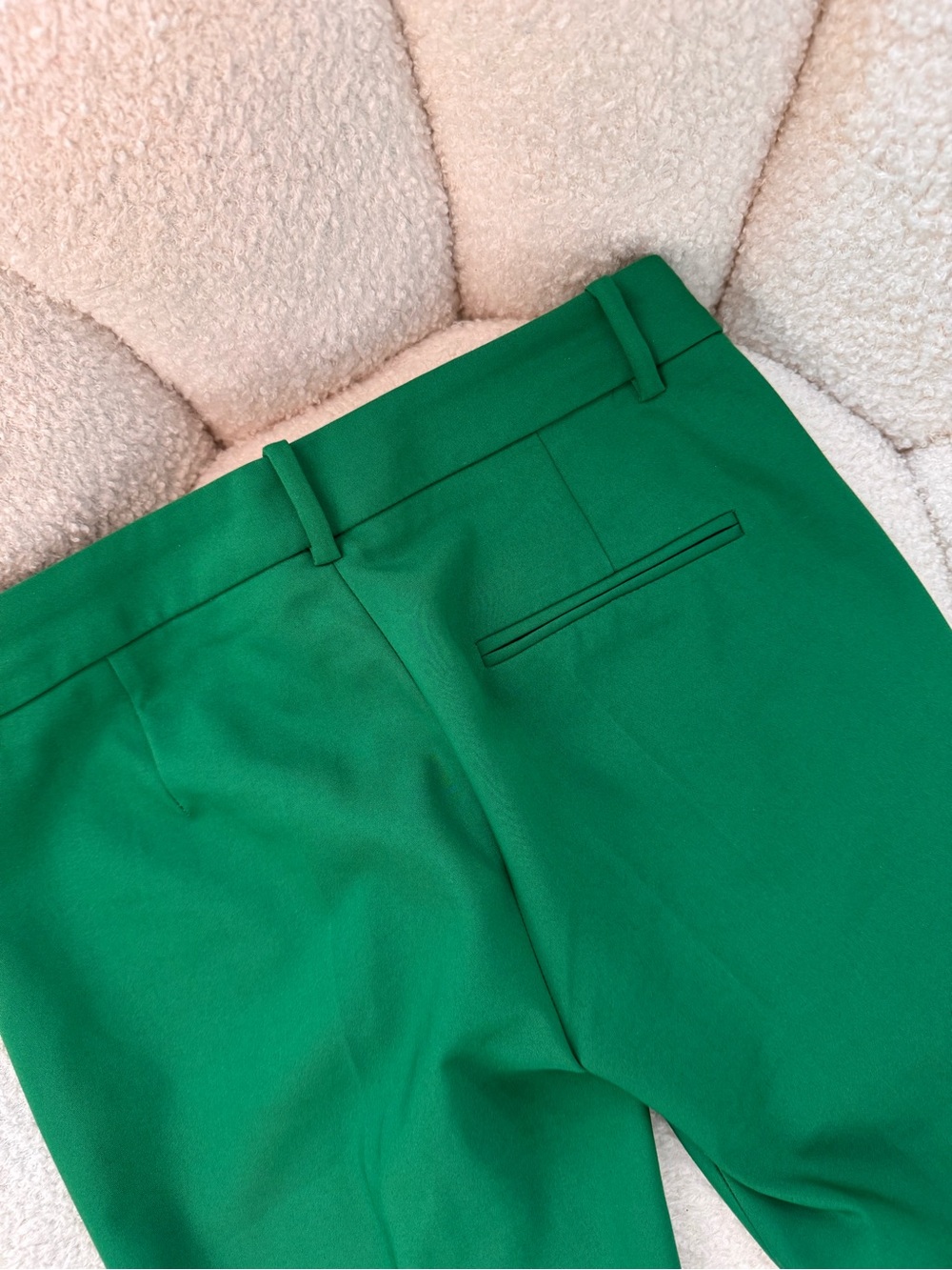 Zara - Women Green Pants. Size US 2. - Picture 4 of 7